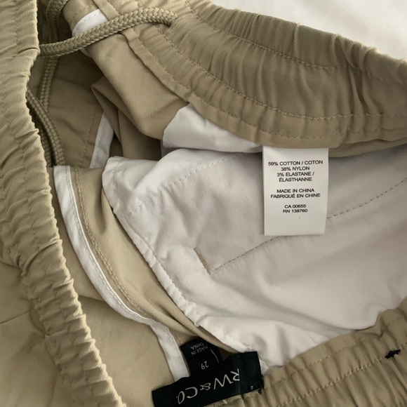 RW&Co khaki colour shorts. W/ extra zipper pocket - Picture 3 of 6